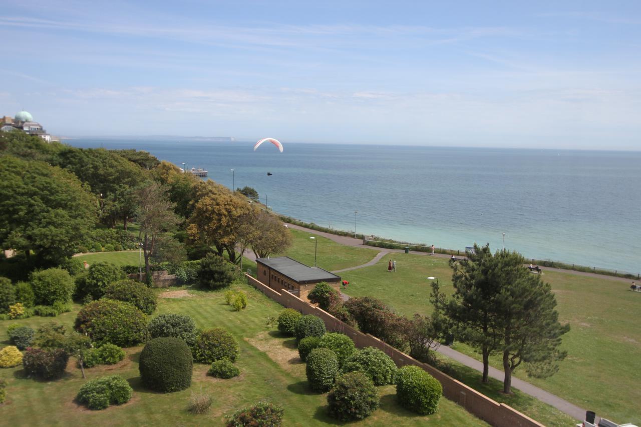 Hotel Riviera By The Sea Bournemouth Bagian luar foto