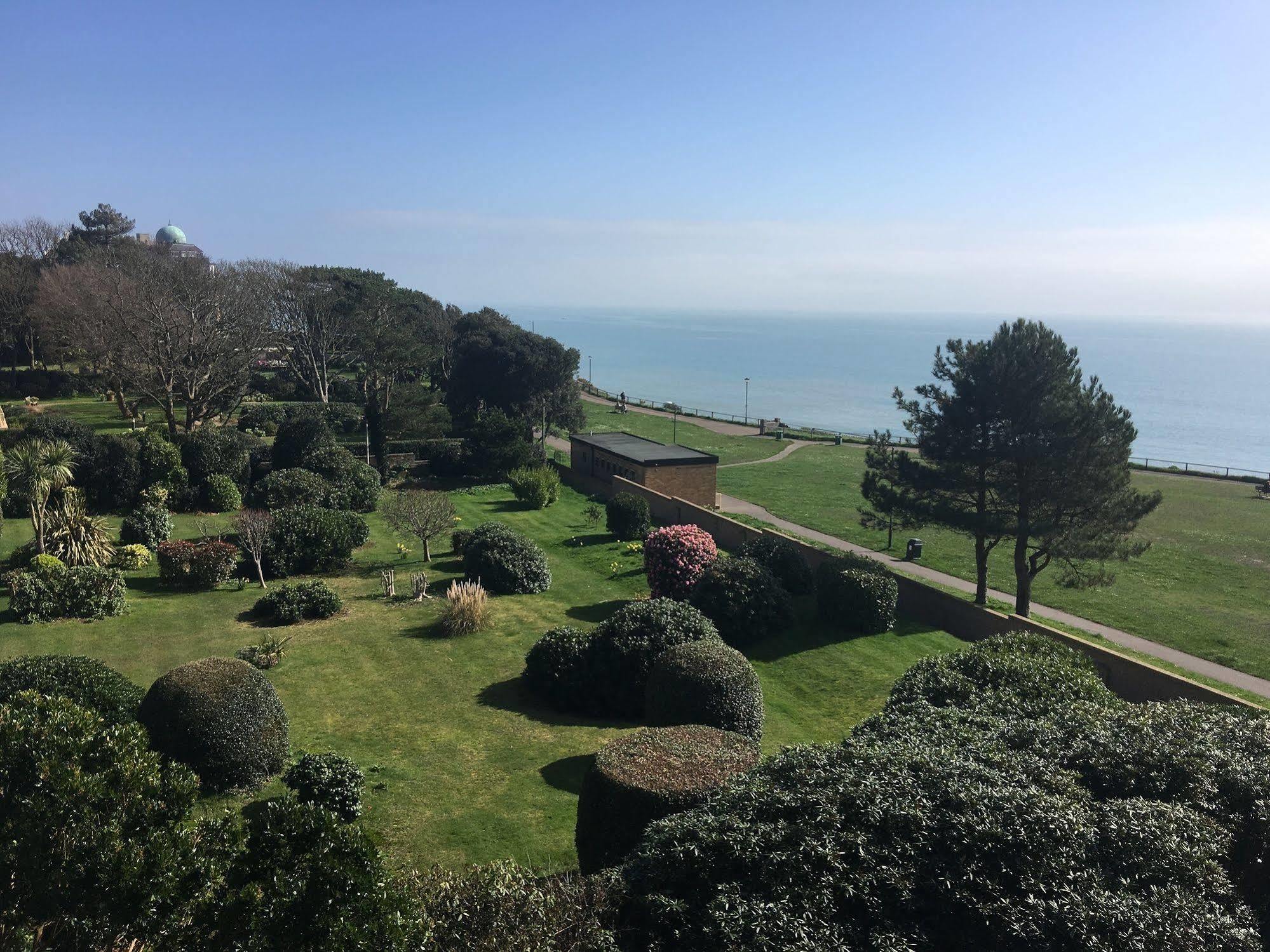 Hotel Riviera By The Sea Bournemouth Bagian luar foto