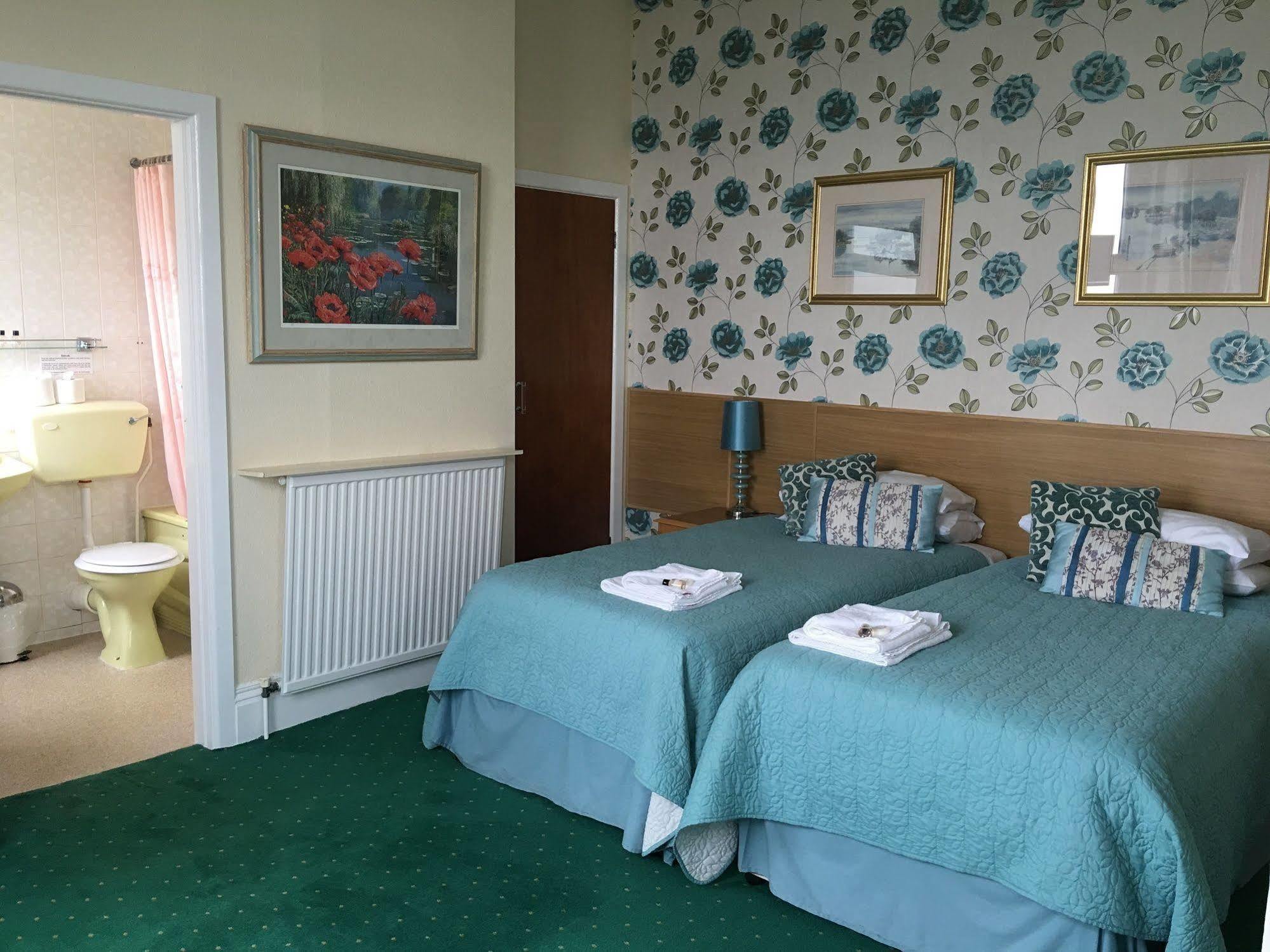 Hotel Riviera By The Sea Bournemouth Bagian luar foto