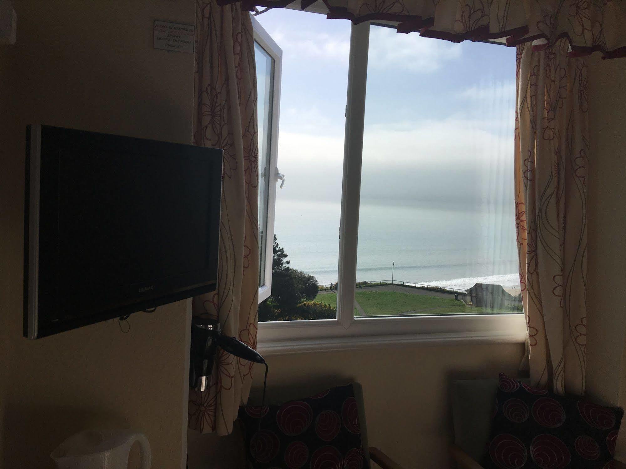 Hotel Riviera By The Sea Bournemouth Bagian luar foto