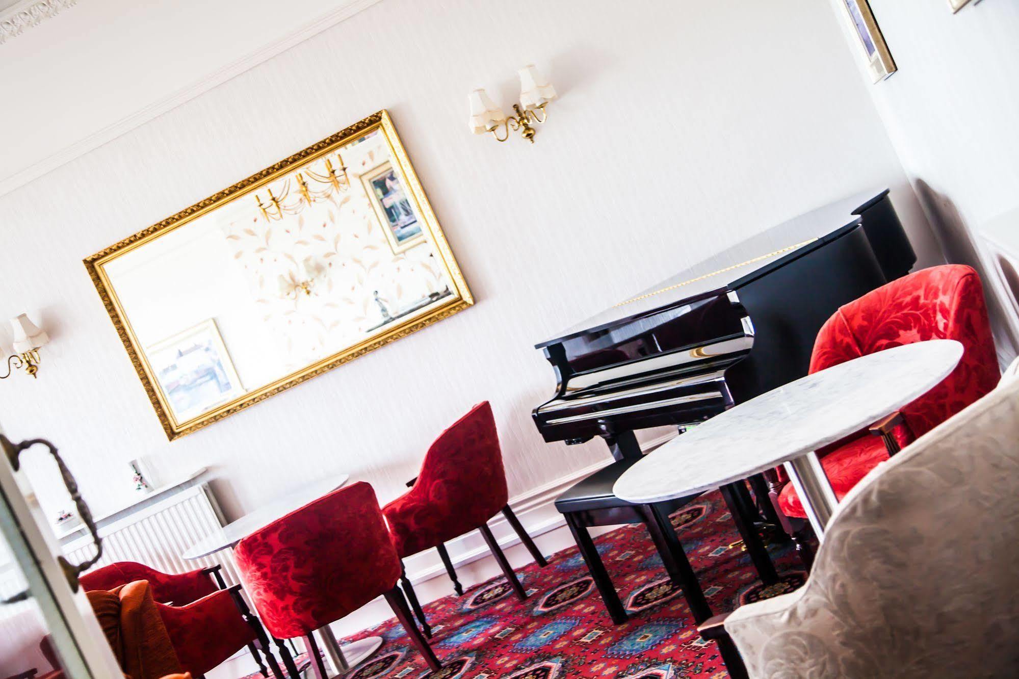 Hotel Riviera By The Sea Bournemouth Bagian luar foto