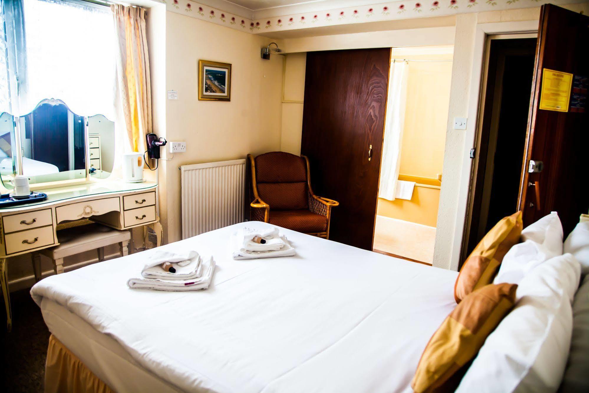 Hotel Riviera By The Sea Bournemouth Bagian luar foto