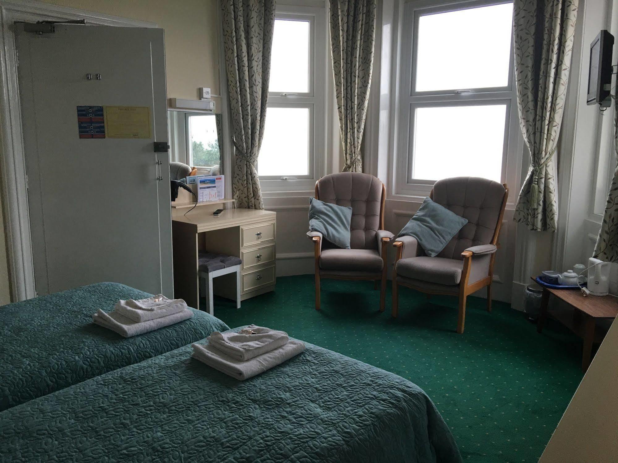 Hotel Riviera By The Sea Bournemouth Bagian luar foto