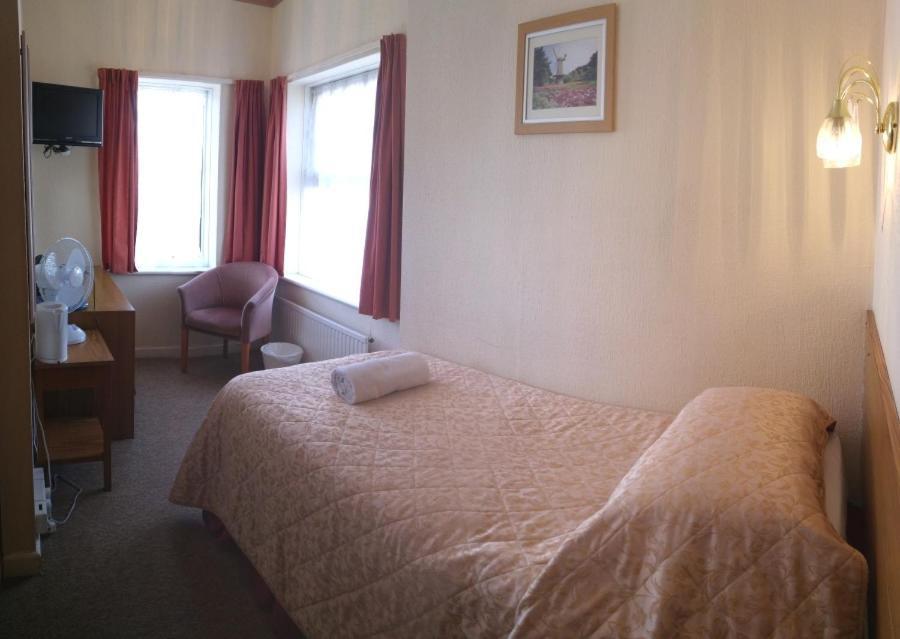 Hotel Riviera By The Sea Bournemouth Bagian luar foto