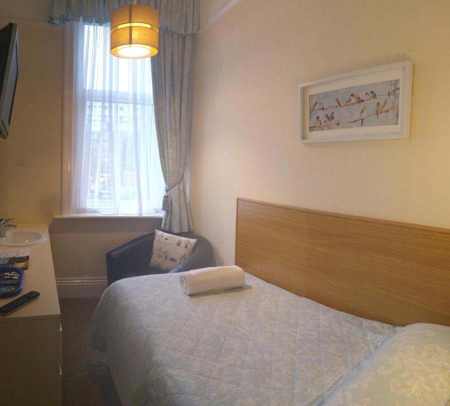 Hotel Riviera By The Sea Bournemouth Bagian luar foto